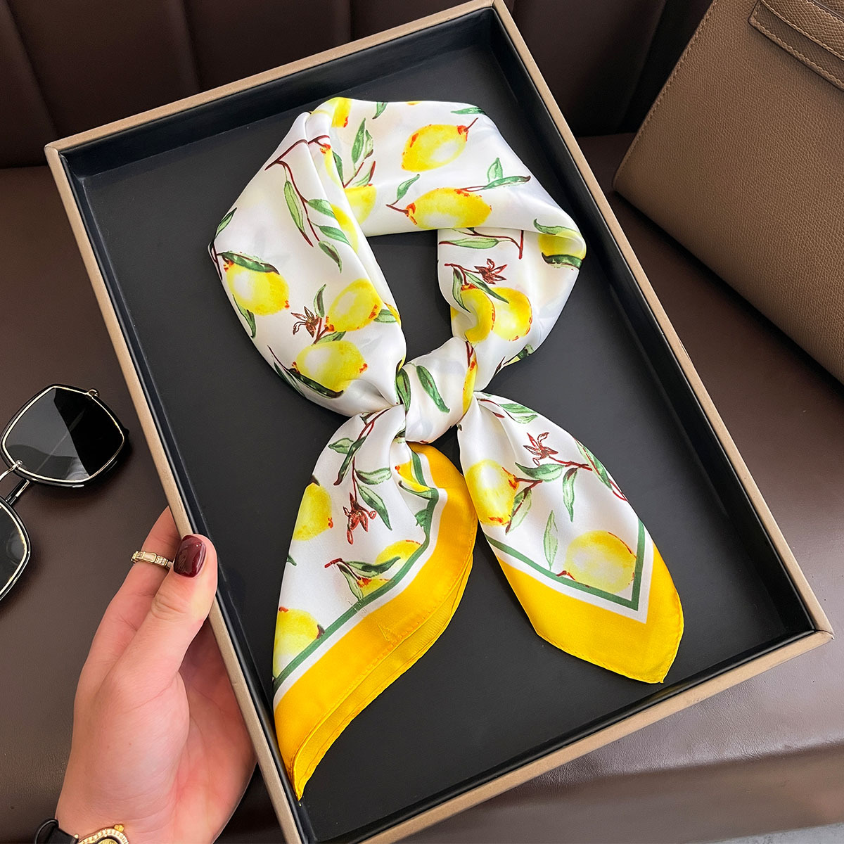 Luxury Bags Yellow - Lüks sarı limon baskı kare ipek